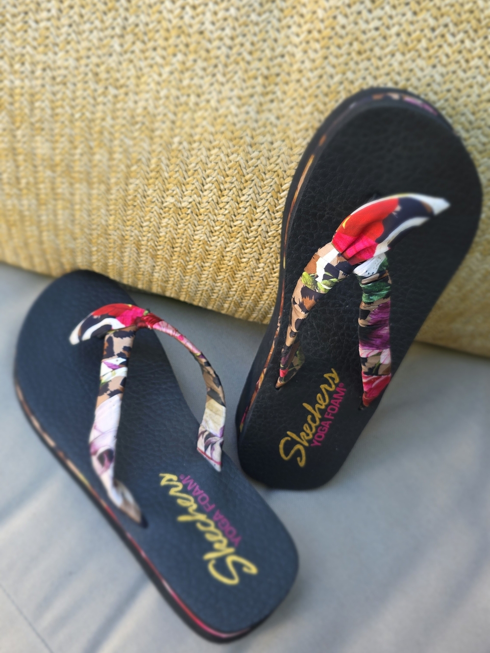 Skechers Yoga Foam Platform Flip Flops, Women's Floral/Animal Print NWOT